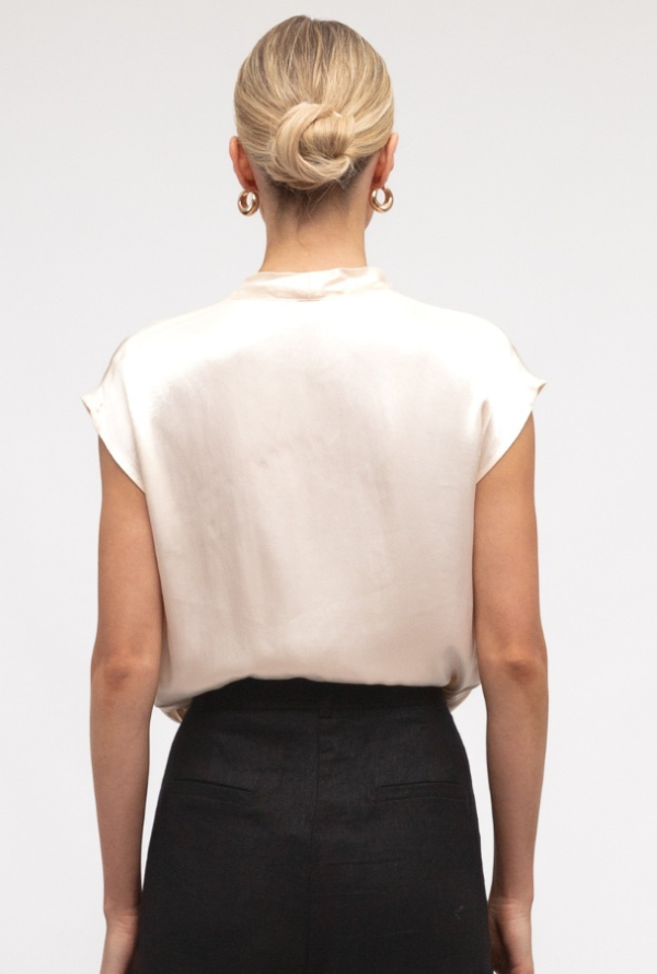 Lara Cross Over Blouse S/Less - Cream